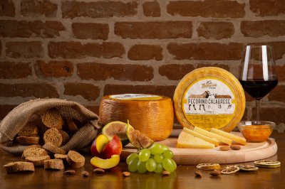 Fattoria della Piana Stagionato Calabrese (pecorino-calabrese.jpg)
